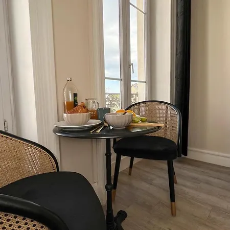 Apartment Atthos Lyon